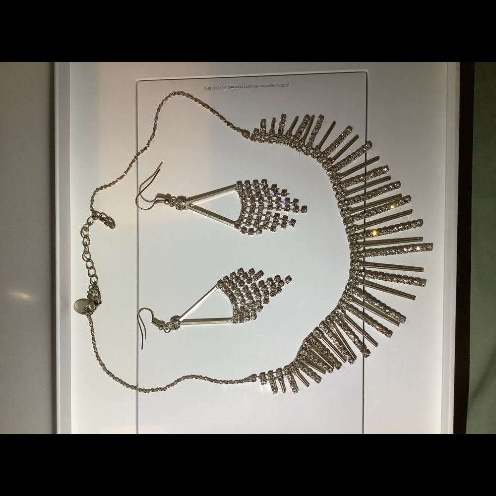 Fashion necklace and earrings set